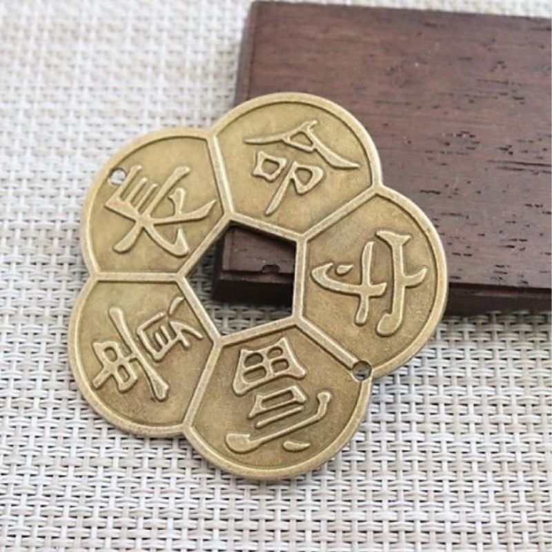Đồng tiền hoa mai để ở đâu dong xu hoa mai