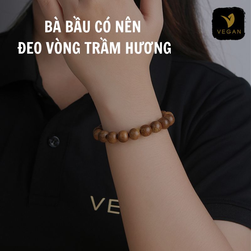 Bà bầu có nên đeo vòng trầm hương? Cân nhắc cẩn trọng trong 3 tháng đầu thai kỳ